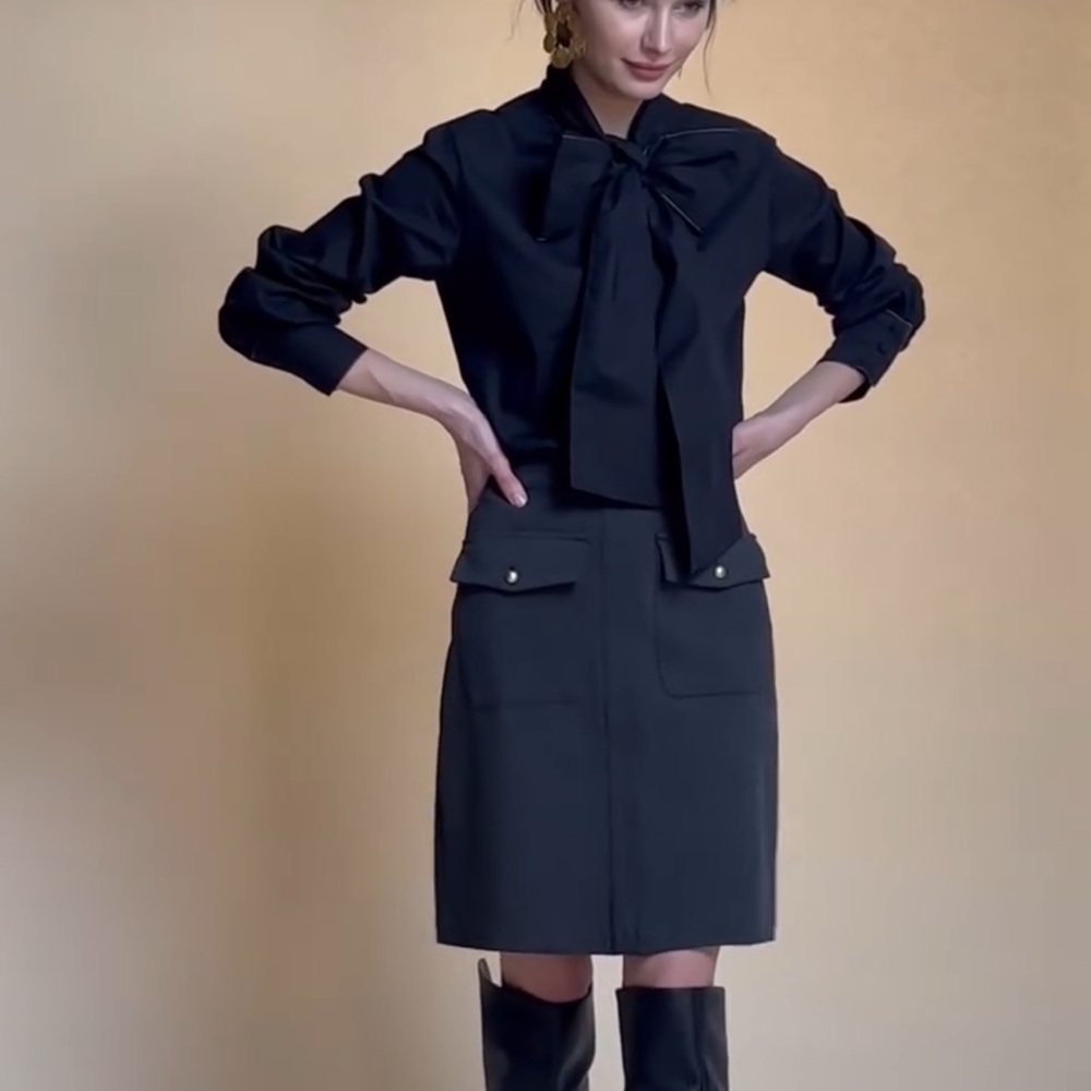 NWT Elegant Black Bow Blouse Sz Small - Picture 2 of 8